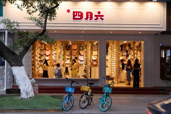 Les Styles de Robes Tendance qui Subliment Toutes les Silhouettes